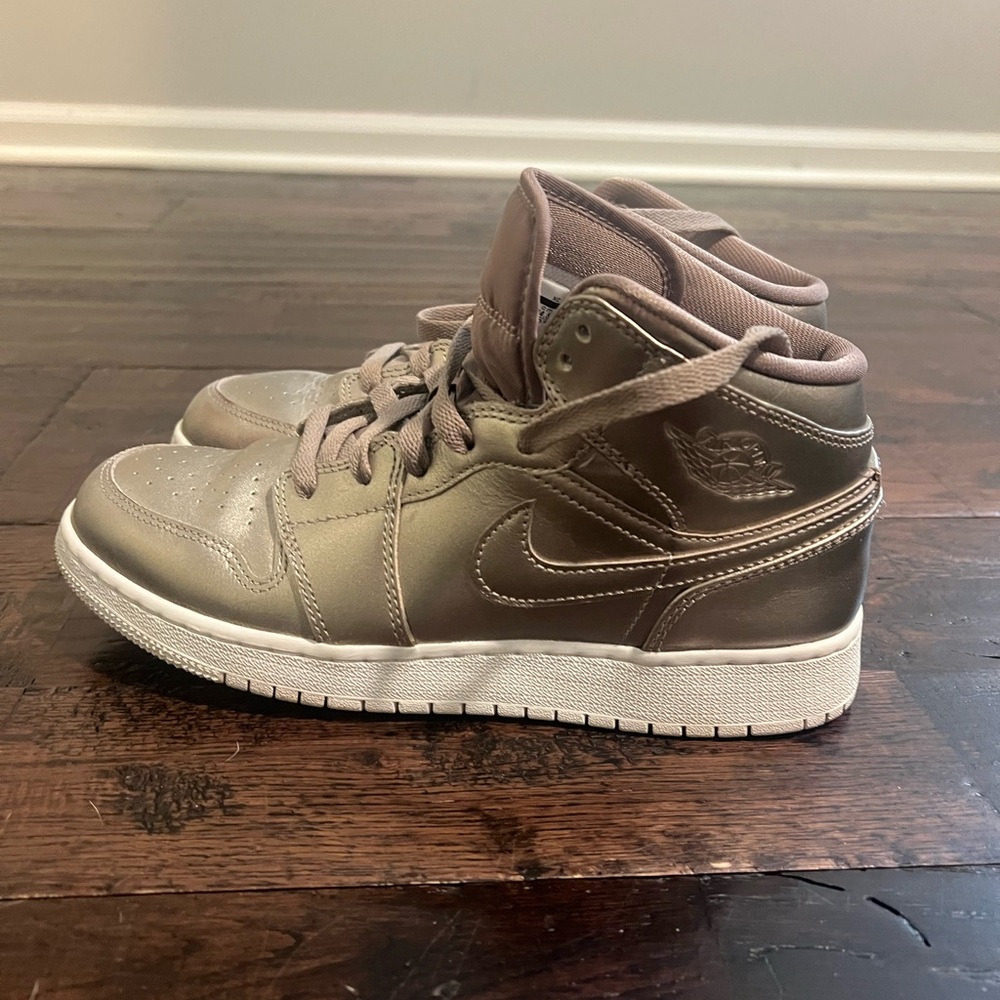 Nike Air Jordan 1 Mid Se Gs Sepia Stone Retro Sneakers Amazing condition